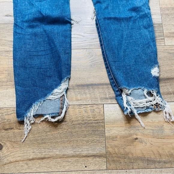 AMERICAN Eagle Destructed High Rise Jegging with Next Level Stretch Medium Wash - Picture 13 of 13